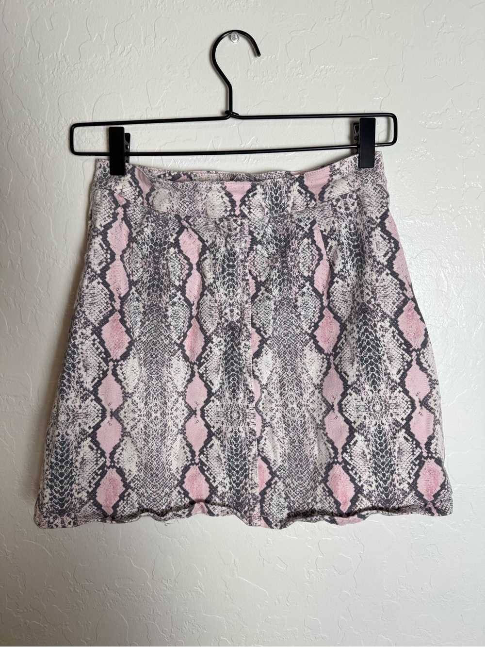 Altar’d State Pink Gray Snakeskin Print Zip-Front Mini Skirt - Picture 6 of 8
